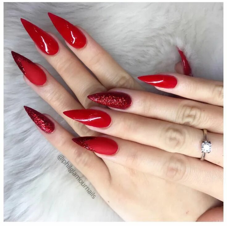 Красный маникюр на длинные ногти миндалевидной формы Nails, Nails, Nails Red acrylic nails, Nail designs, Acrylic nail designs