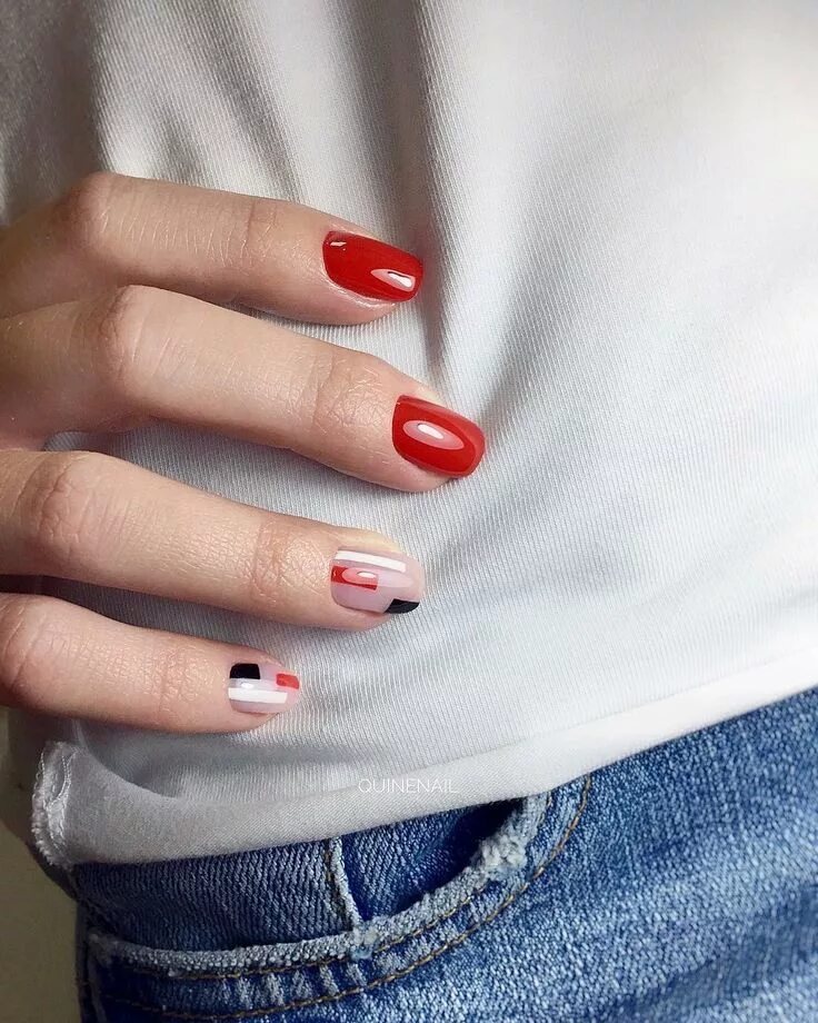 Красный маникюр на короткий мягкий квадрат Pin by Yulia Realtor Klimantova on beautiful Gel nails, Manicure, Geometric nail