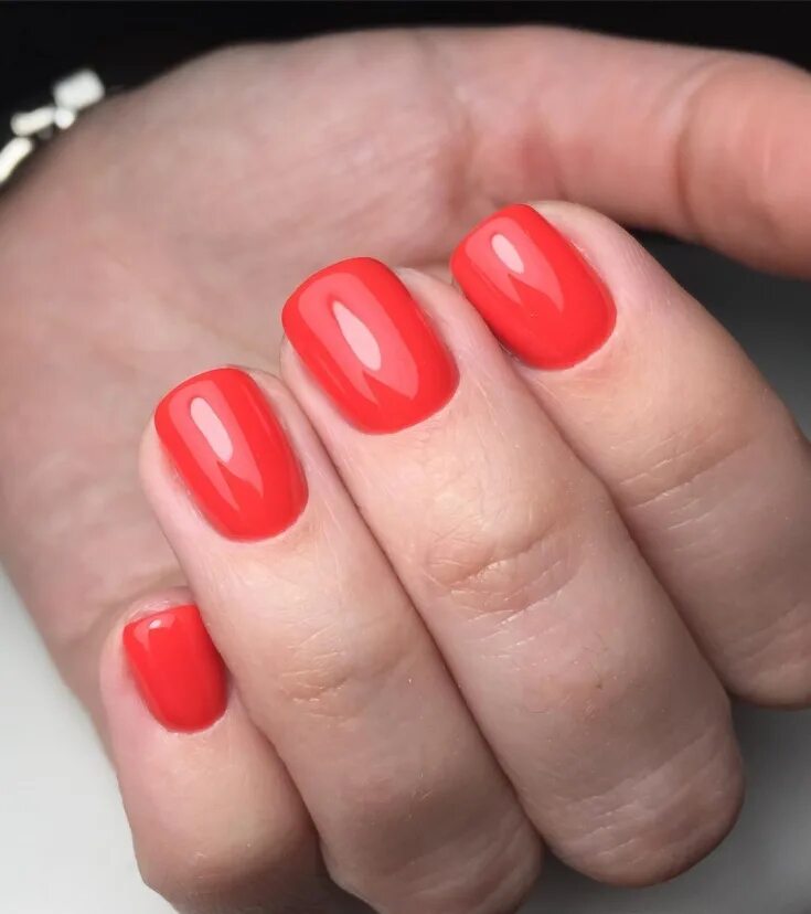 Красный маникюр на короткий мягкий квадрат Spring manicure for short square nails