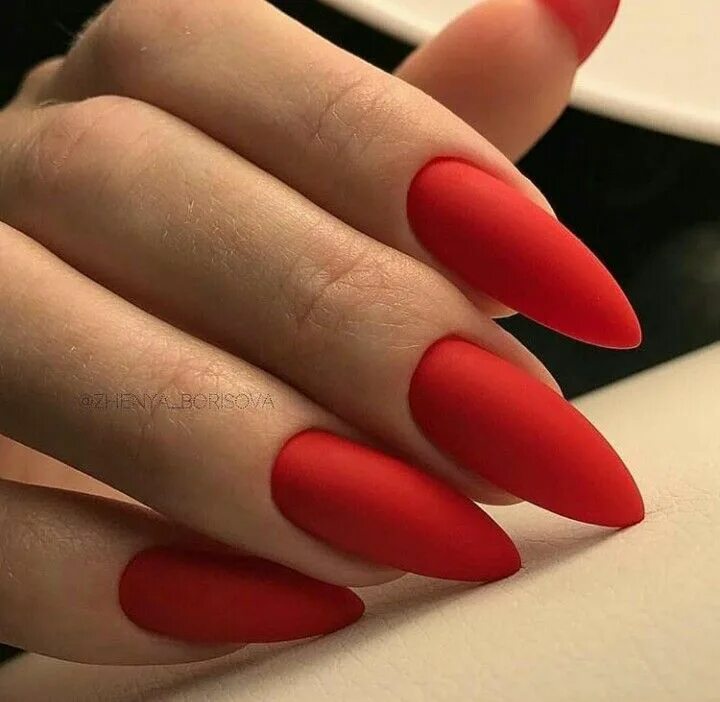 Красный маникюр на миндаль Красные ногти. Пика. Миндаль. Матовый красный Red acrylic nails, Matte almond na