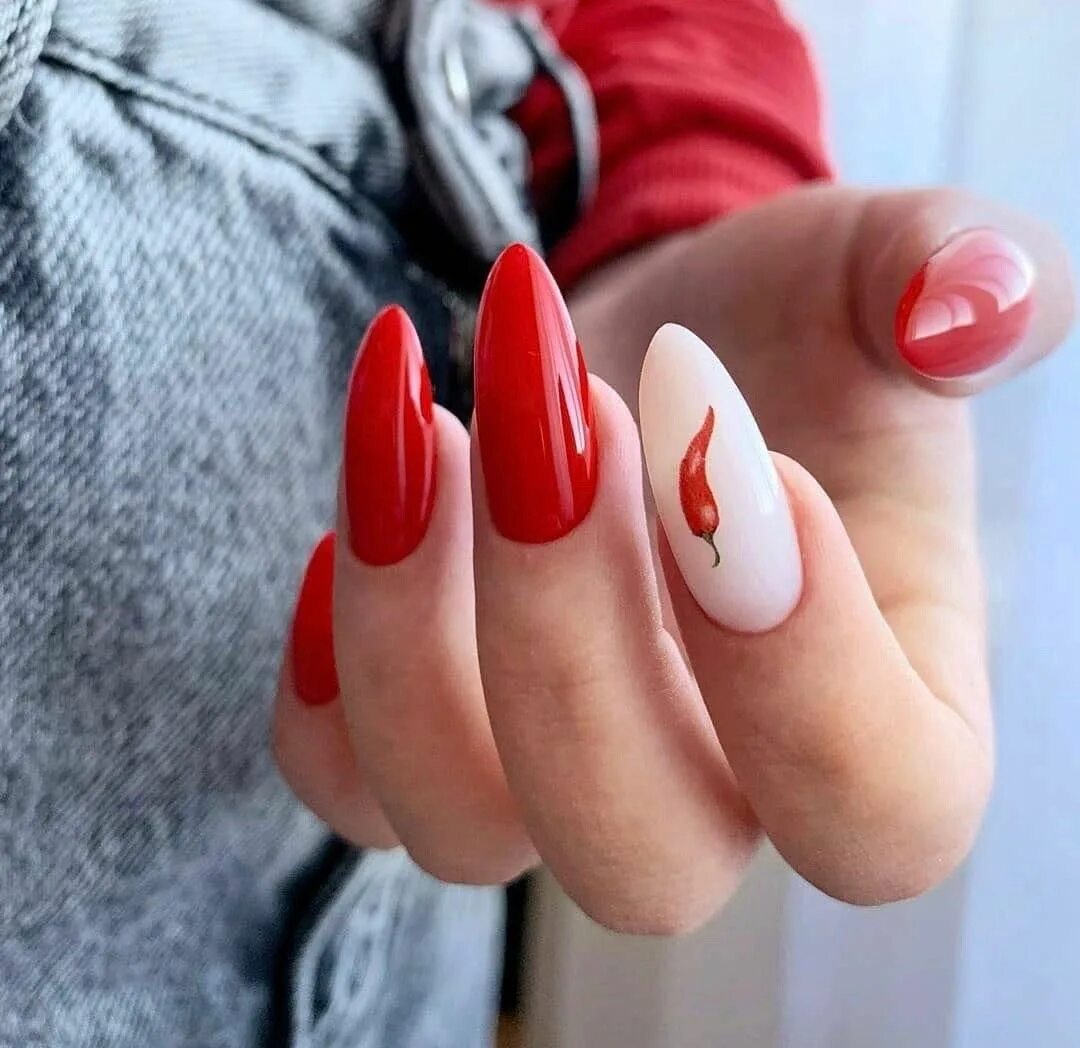 Красный маникюр на миндаль Пин на доске Manicure Дизайнерские ногти, Красные острые ногти, Красивые ногти