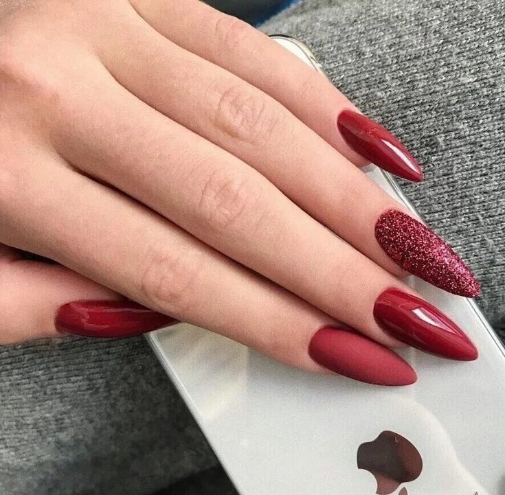 Красный маникюр на миндаль миндалевидную форму Красные длинные ногти Red nail art, Red stiletto nails, Red nails