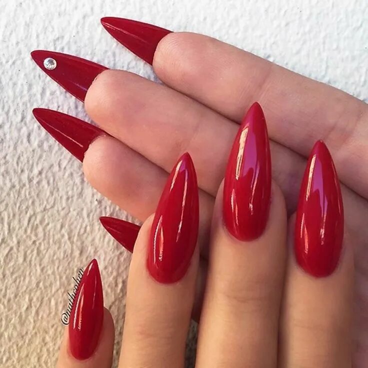 Красный маникюр на миндалевидную форму ногтей Pin on Red Stiletto Nails Red stiletto nails, Stiletto nails designs, Pointy nai