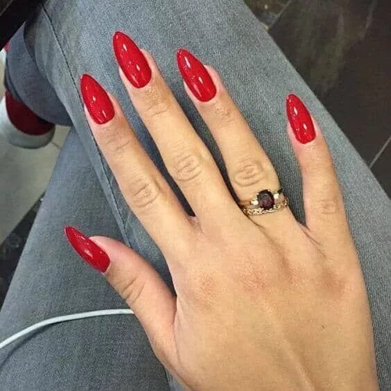 Красный маникюр на миндалевидную форму ногтей Pin on Manicure
