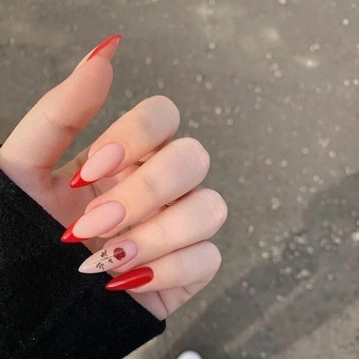 Красный маникюр на миндалевидную форму ногтей Tumblr Heart nails, Red acrylic nails, Red nails