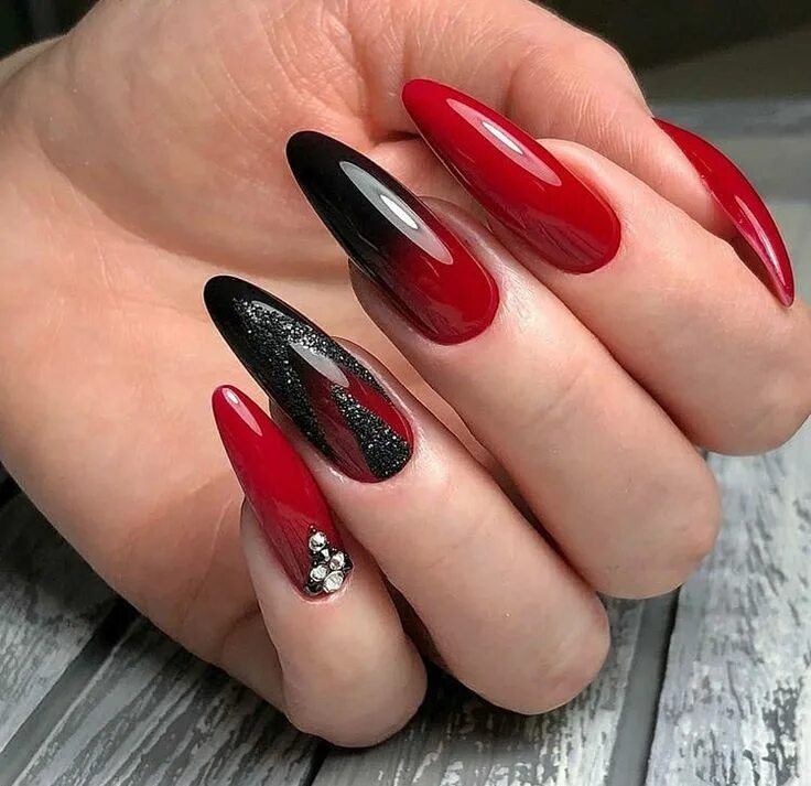 Красный маникюр на миндальные ногти 2024 Pin on Köröm Téli Red nails, Red and white nails, Red wedding nails
