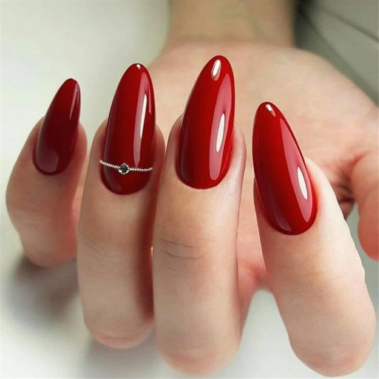 Красный маникюр на миндальные ногти 2024 Trends of the most popular fashionable manicure - Page 34 of 77 - Inspiration Di