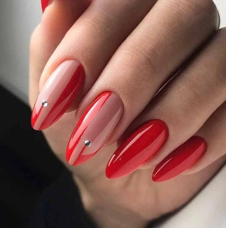 Красный маникюр на миндальные ногти 2024 Pin on дизайн ногтей Manicure, Nails design with rhinestones, Stylish nails