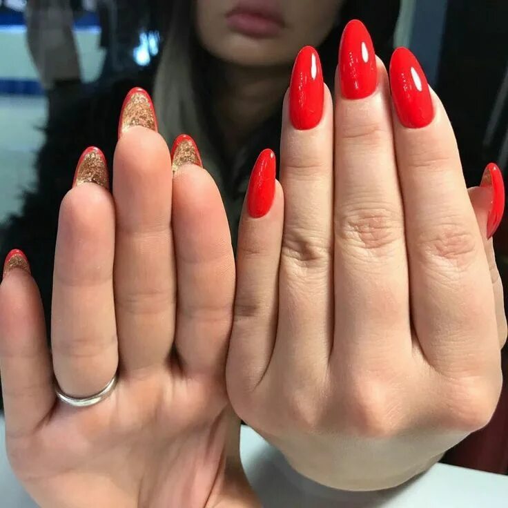 Красный маникюр на миндальные ногти Pin by Nhlamulo Mahenye on my nails Fall acrylic nails, Red acrylic nails, Oval 