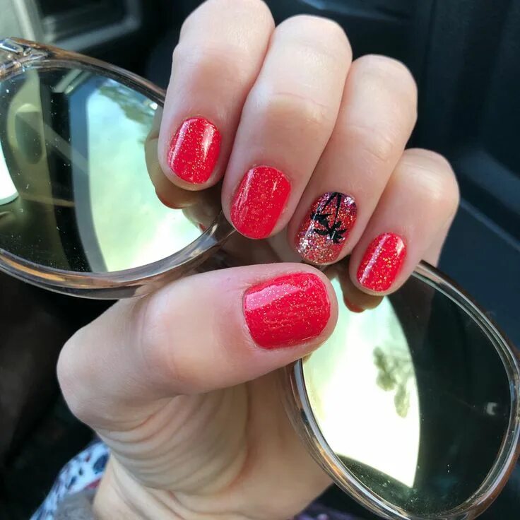 Красный маникюр на море Get this amazing coral manicure with Color Street Coral Coast with an accent nai