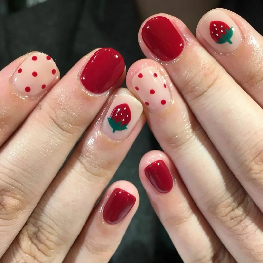 Красный маникюр на очень короткие ногти #MOOD @natchumnails #VPNatsumi AVAILABILITIES FOR SUNDA Swag nails, Nail art, Na