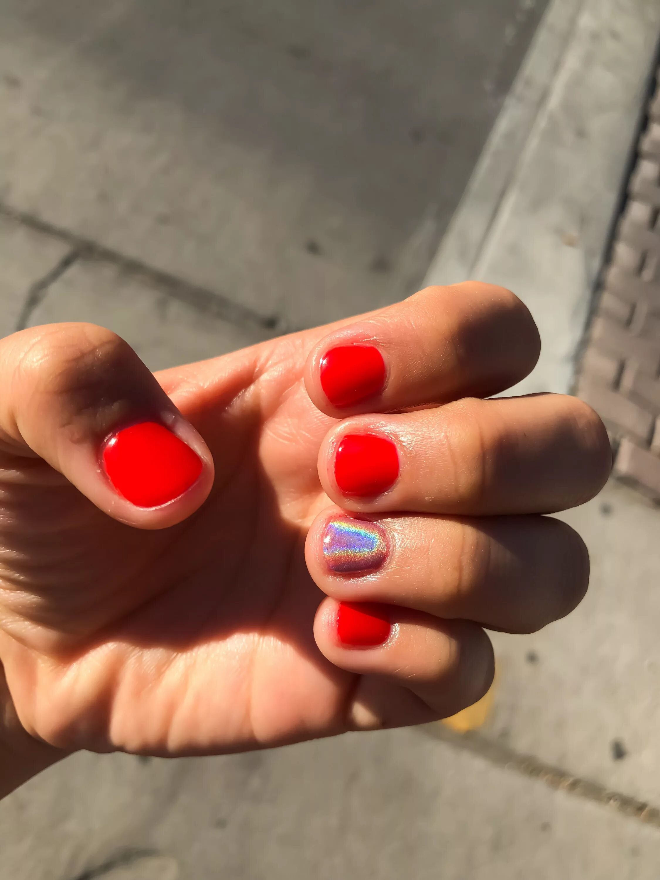 Красный маникюр на очень короткие ногти Ferrari Red with chrome powder done by Sara @ Nail Bar inside the Ivy Salon in E