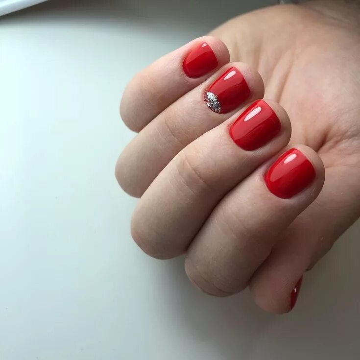 Красный маникюр на очень короткие ногти Very short nail design