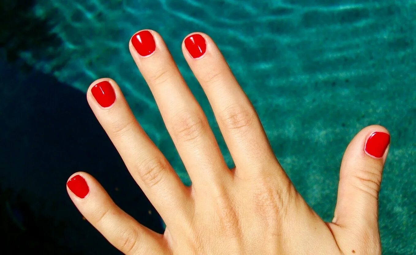 Красный маникюр на очень короткие ногти Pin by Victoria Bidwell on Great ideas Nail polish, Gel nails, Short nails