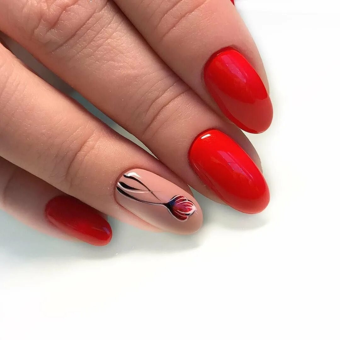 Красный маникюр на овальные ногти новинки Red Manicure: Trends 2022 - BFNA