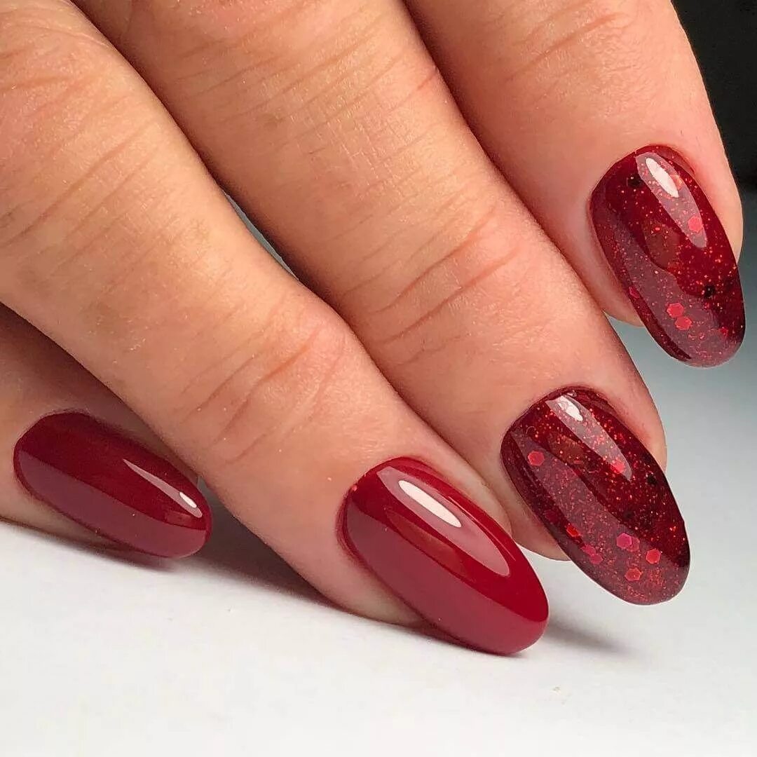 Красный маникюр на овальные ногти с дизайном Nail Art #4497 - Best Nail Art Designs Gallery BestArtNails.com Red nails, Airbr