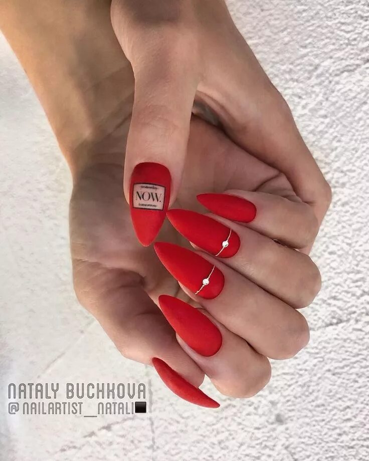 Красный маникюр надписи Дизайн идеи для маникюра (@manukyrtut) * Instagram photos and videos Ногти, Мани