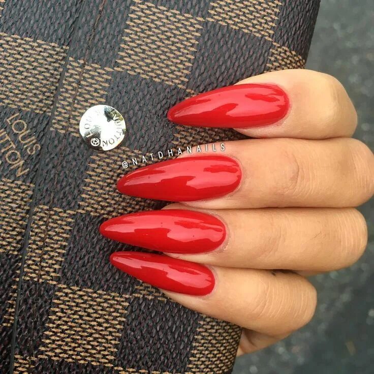 Красный маникюр острый миндаль Red Stiletto nails Red stiletto nails, Long red nails, Red nails