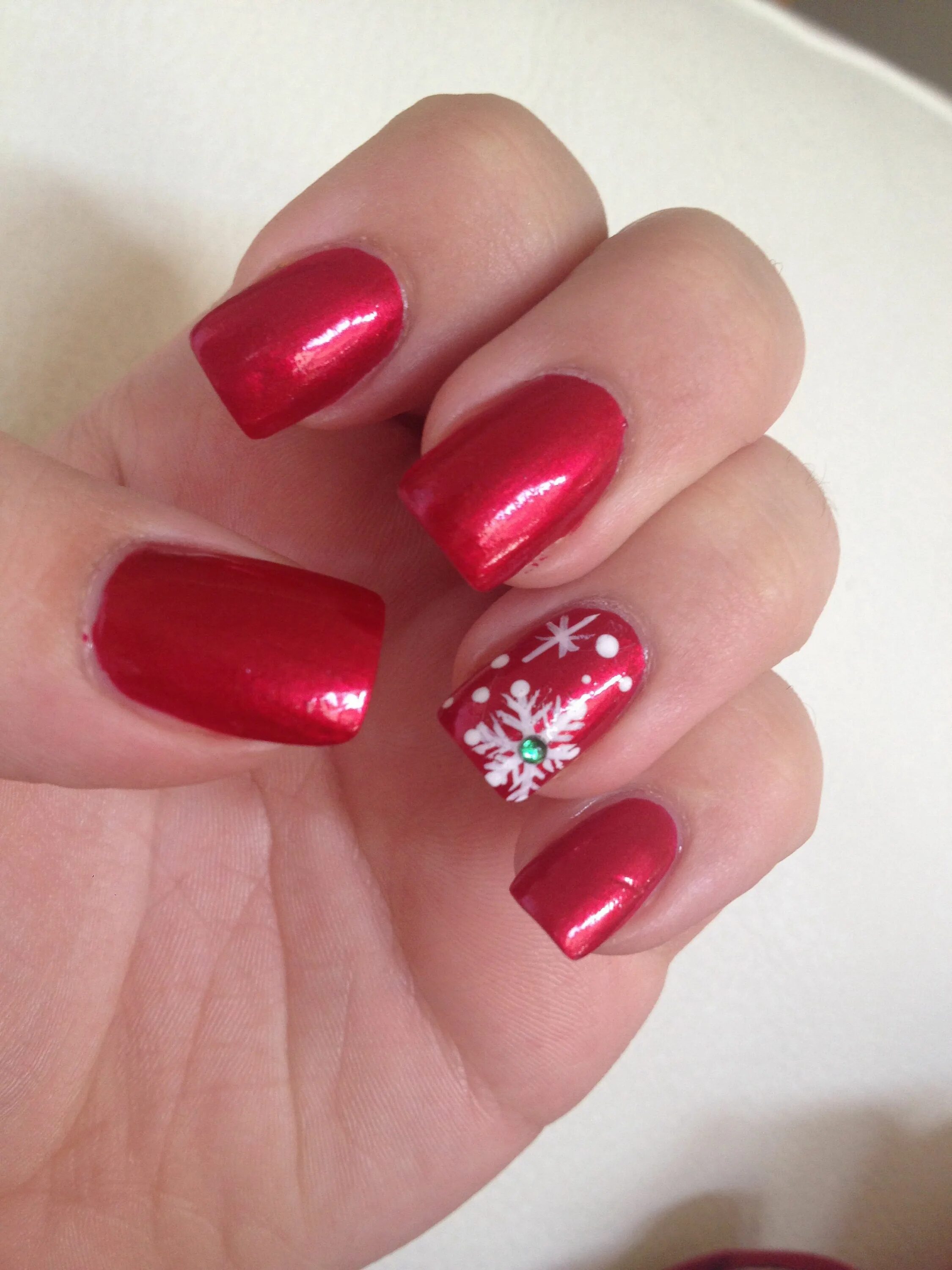Красный маникюр отзывы Red Christmas nails snowflake Christmas nail designs, Red christmas nails, Xmas 
