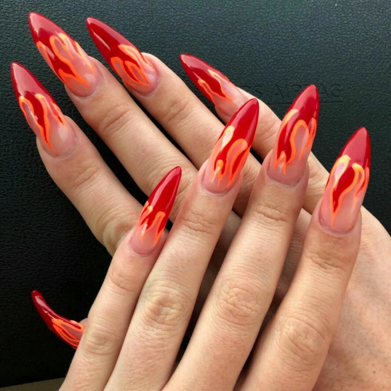 Красный маникюр пламя ✨ PrincessChelRB ✨ Fire nails, Flame nail art, Edgy nails