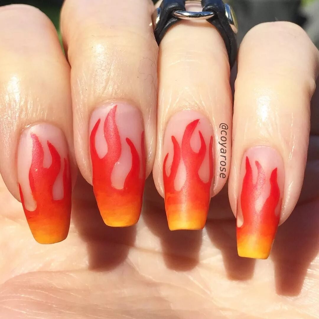 Красный маникюр пламя Negative space flame fire tip nails nail art Flame nail art, Fire nails, Hot nai