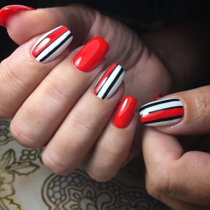Красный маникюр полосы Red long manicure