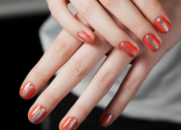 Красный маникюр полосы Red manicure