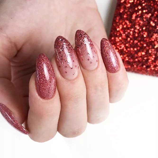 Красный маникюр растяжка блестками 40 Almond Nails Designs To Refresh Your Look Ombre acrylic nails, Ombre nails gl