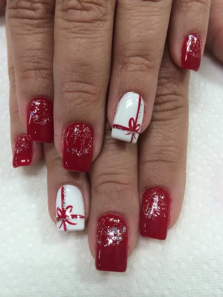 Красный маникюр с бантиком Holiday nails by Rebeca at beauty and the beach salon Christmas gel nails, Cute 