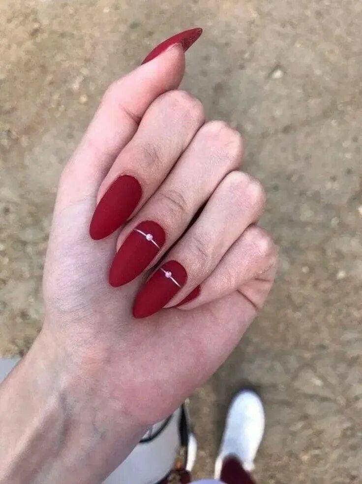 Красный маникюр с белым дизайном миндаль Pin by Stephanie Smith on Nail Designs in 2020 Almond acrylic nails, Red nails, 