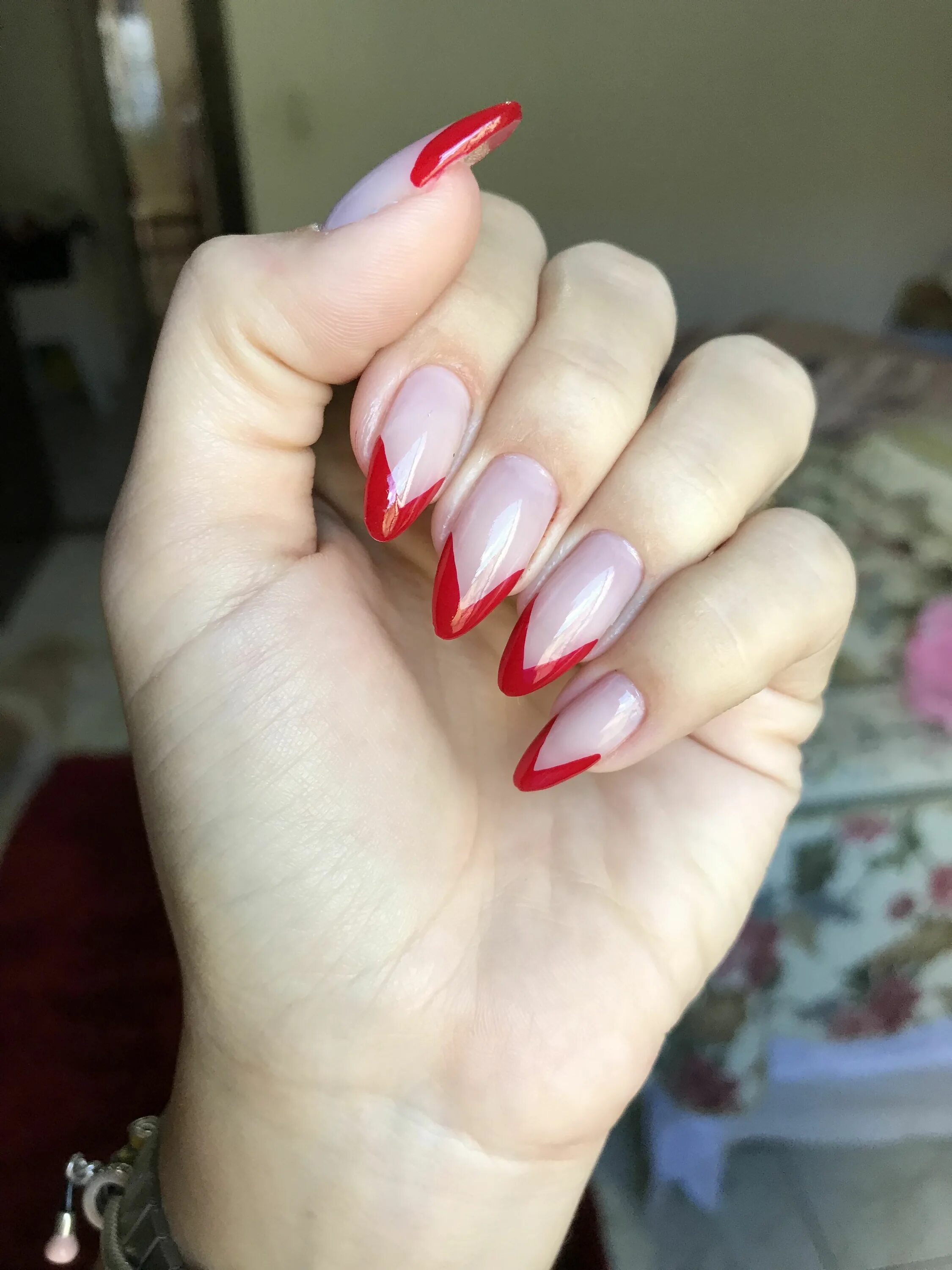 Красный маникюр с белым френчем миндаль Unha almond francesinha vermelha Ongles, Coiffure braids