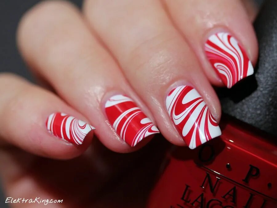 Красный маникюр с белыми рисунками Candy Cane Water Marble Nail art, Candy cane, Marble nails