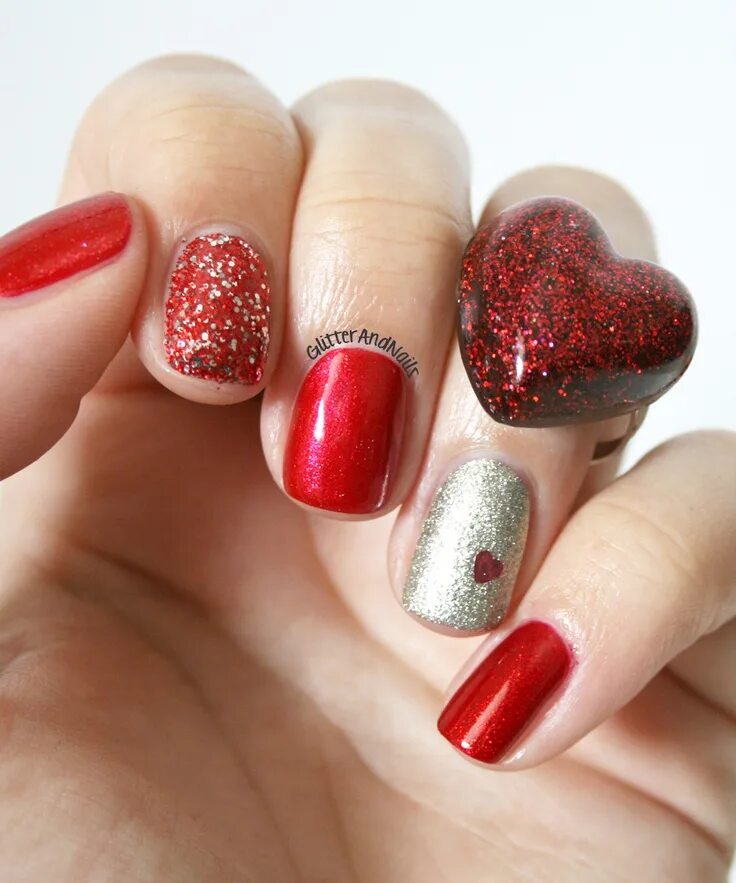 Красный маникюр с блестками 2024 Red & Silver Valentines nails, Holiday nails glitter, Nails