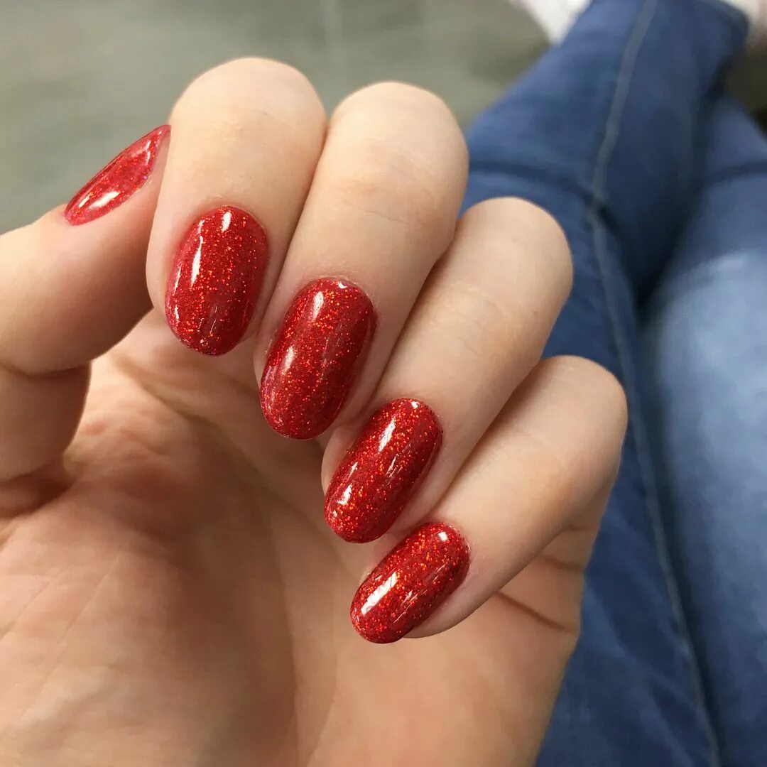 Красный маникюр с блестками 2024 Red Sparkle Nails with Creative Play Gel Polish