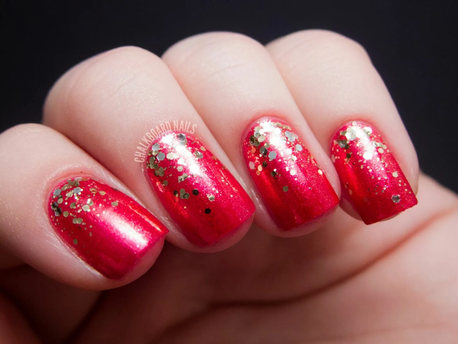 Красный маникюр с блестками 2024 Nicole by OPI Selena Gomez Glitter Gradients Red christmas nails, Nicole by opi,