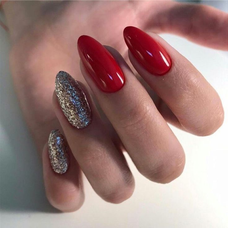 Красный маникюр с блестками идеи @anchhez nails manicure маникюр ก า ร ท ำ เ ล บ, ท ำ เ ล บ