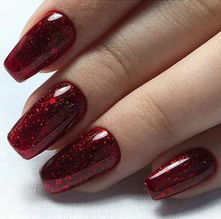 Красный маникюр с блестками квадрат Unhas decoradas vermelhas: nail arts apaixonantes com a cor do amor Unhas decora