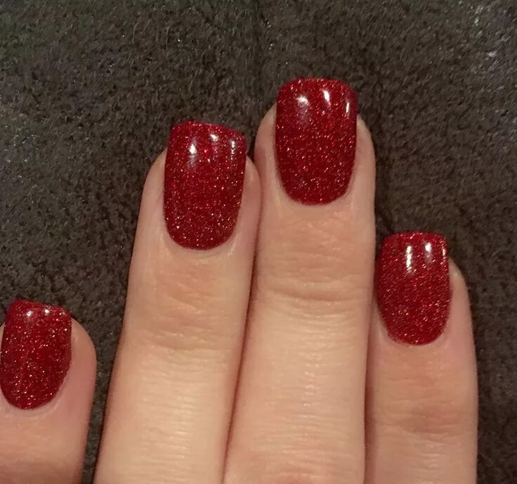 Красный маникюр с блестками на короткие Pin by SianyWarnyWoo on Nails Red sparkle nails, Red nails glitter, Christmas na