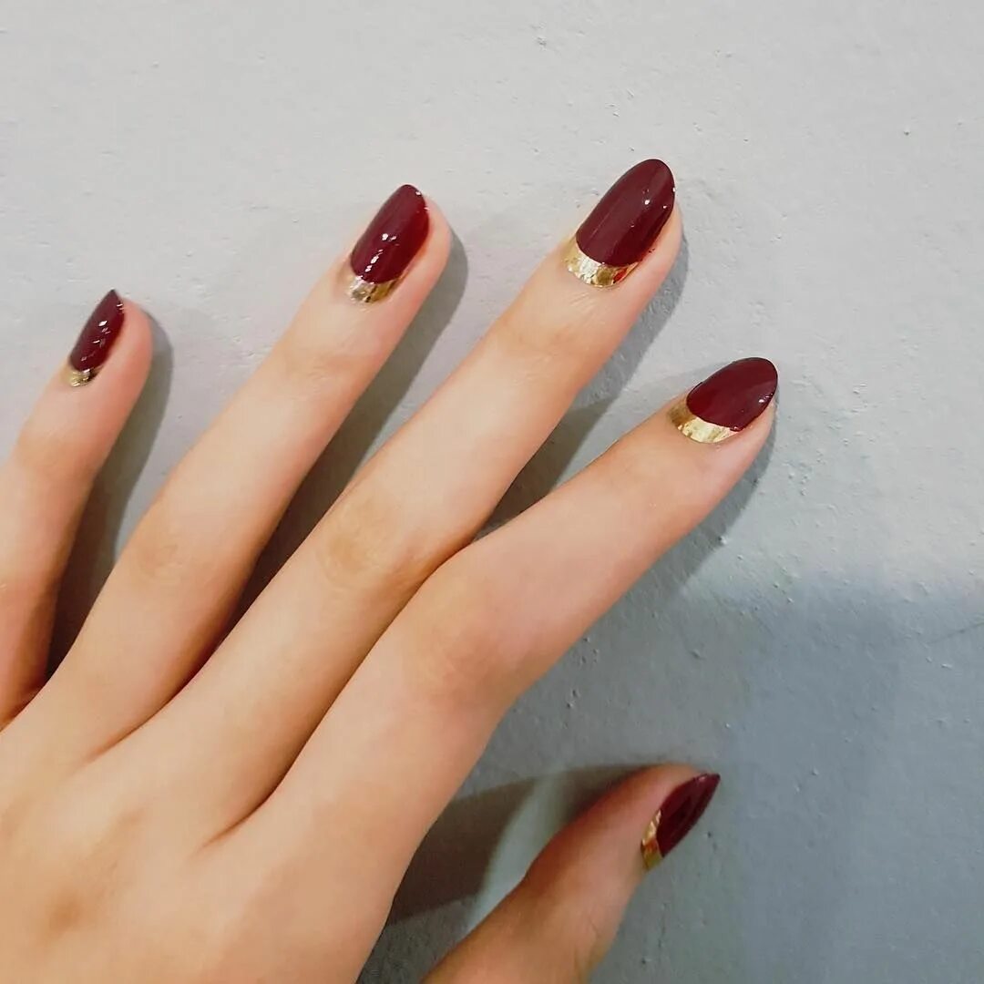 Красный маникюр с блестками у кутикулы 45 Thanksgiving Nail Ideas That Are Legit Cute (Really!!) Thanksgiving nails, Re