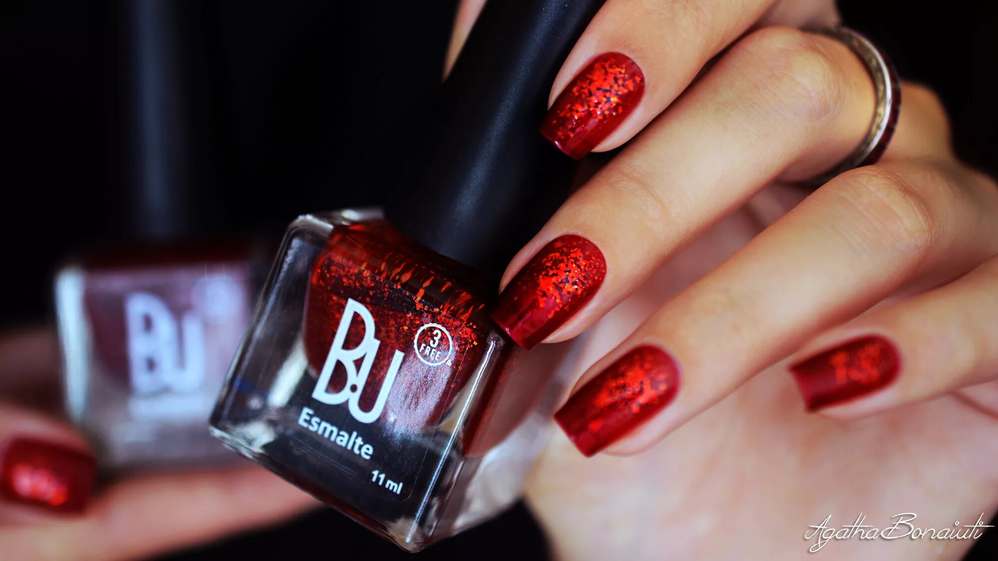 Красный маникюр с бокалом Wallpaper : red, wine, nails, glitter, finger, cosmetics, manicure, nailpolish, 