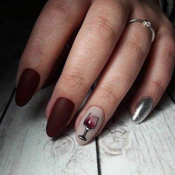 Красный маникюр с бокалом 35 Wine Glass Nail Designs Wine nails, Glass nails, Elegant nail art