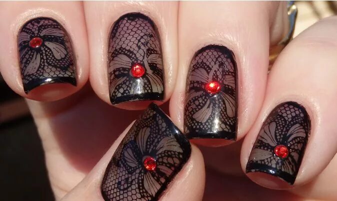 Красный маникюр с черным кружевом Pin by UrbanGems on Lacy Nail Arts in 2019 Lace nails, Steampunk nails, Black na