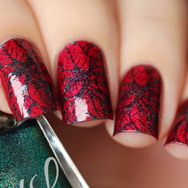 Красный маникюр с черным стемпингом CbL Stamping Polish - A pairing of No I'm Still Tacky with Enchanted Forest for 