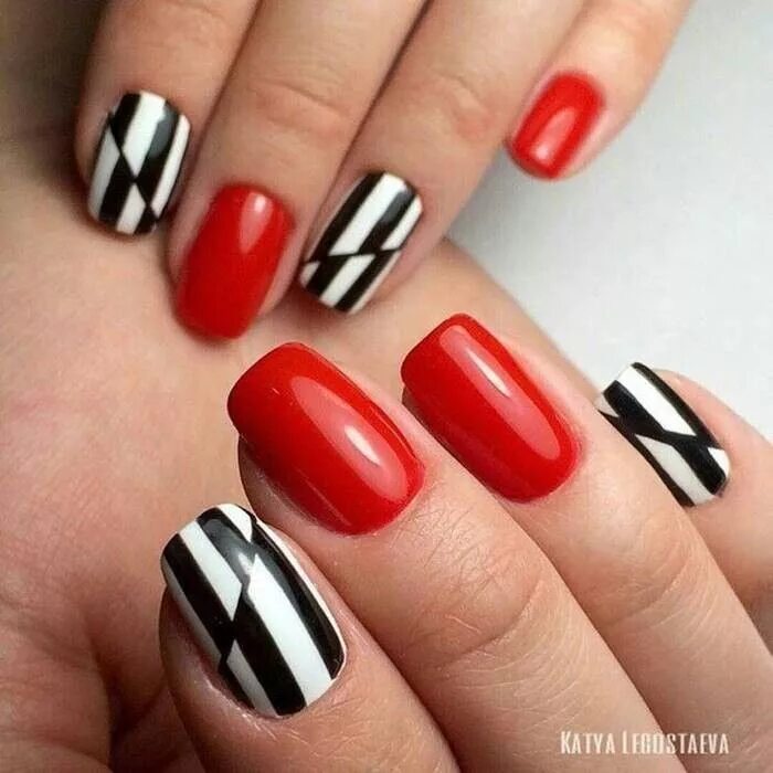 Красный маникюр с черными полосками Pin by Анастасия Ч. on Ногти Trendy nail art, Stylish nails art, Pretty nail art