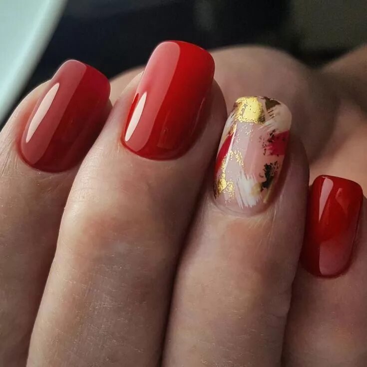 Красный маникюр с дизайном фольга 50+ Nail Art Transfer Foil 2018 #nailchristmas Ногти, Дизайнерские ногти, Коротк