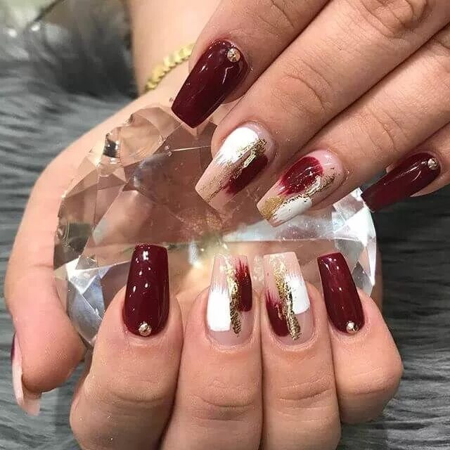 Красный маникюр с дизайном фольга 47+ Glamorous Foil Nails to make Nails the Perfect Accessory - The Cuddl Manikur