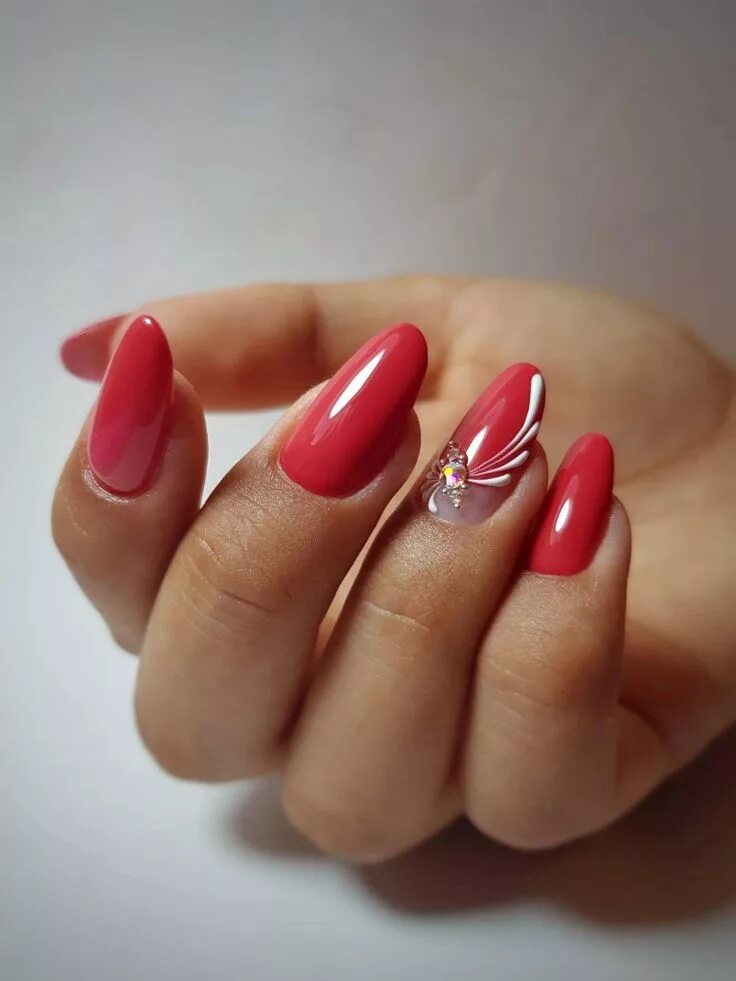 Красный маникюр с дизайном на миндалевидных ногтях Pin by Bonnye Katherine on Nails Super nails, Simple nails, Christmas nails
