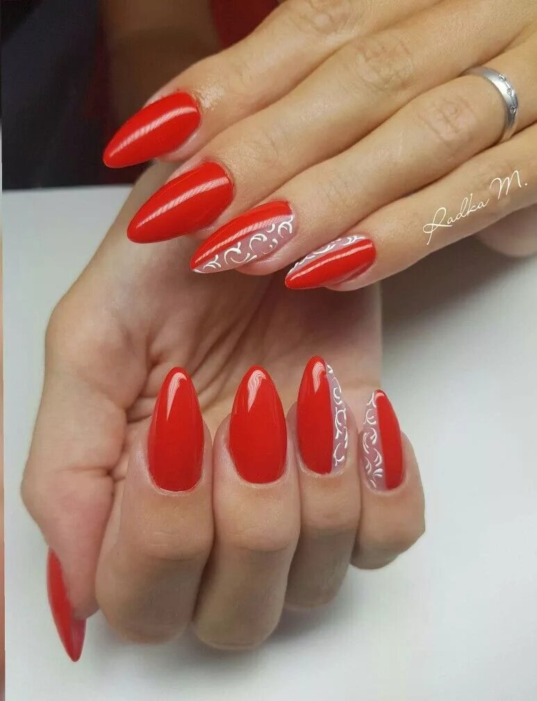 Красный маникюр с дизайном на миндалевидных ногтях @mazotcu1 Linktree Pretty nails, Gel nails, Luxury nails