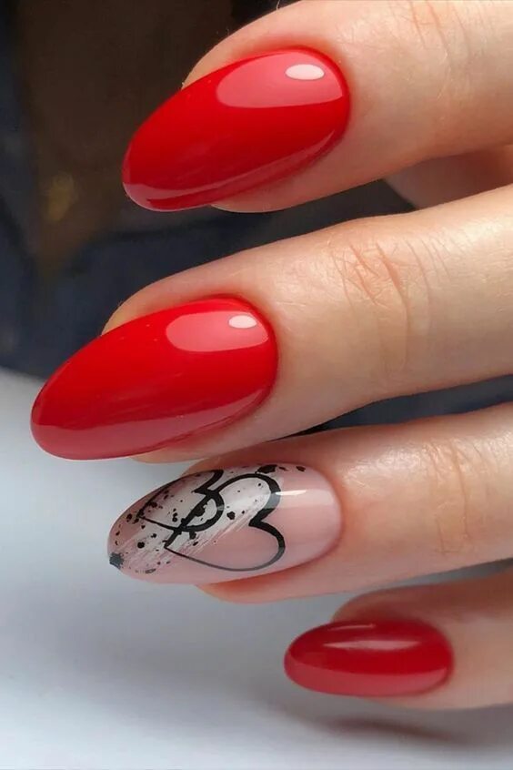 Красный маникюр с дизайном на овальные Stunning Red Almond Nails to Inspire Your Next Manicure - isishweshwe Manicura d