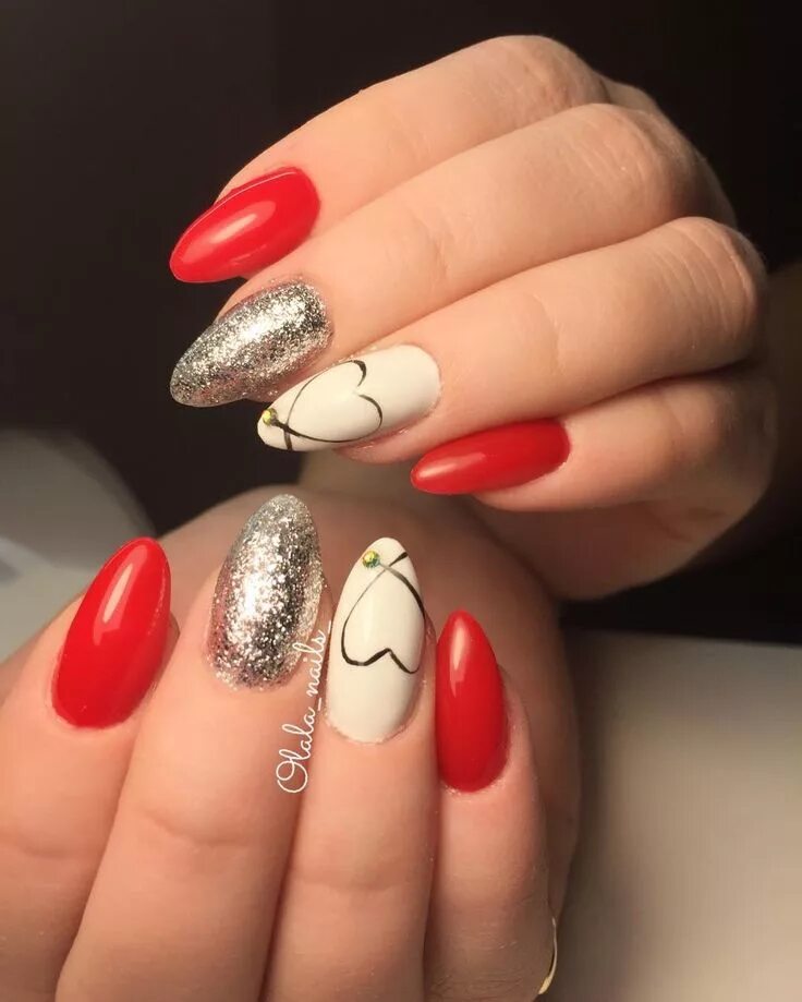 Красный маникюр с дизайном на овальные 360 mentions J’aime, 8 commentaires - Olala_nails (@olala_nails) sur Instagram :